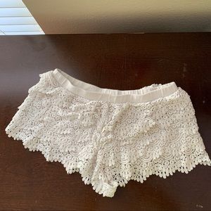 SALE Mini cream lace shorts